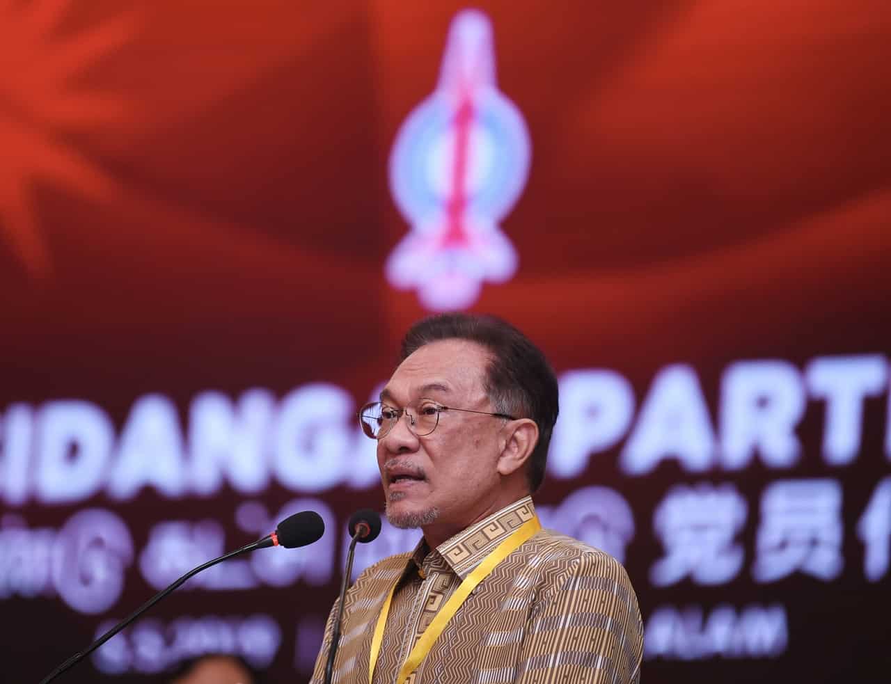 Anwar sahkan Dr Mahathir bukan lagi ahli PH