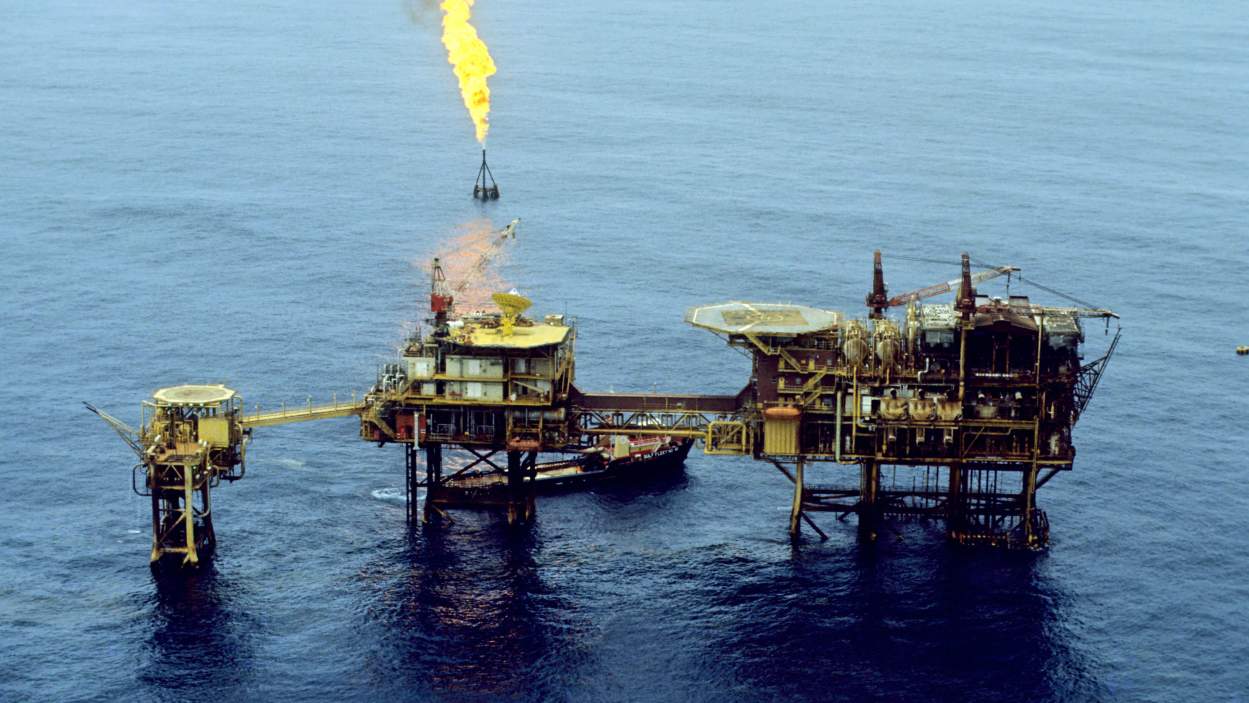 Harga minyak global naik 4 peratus