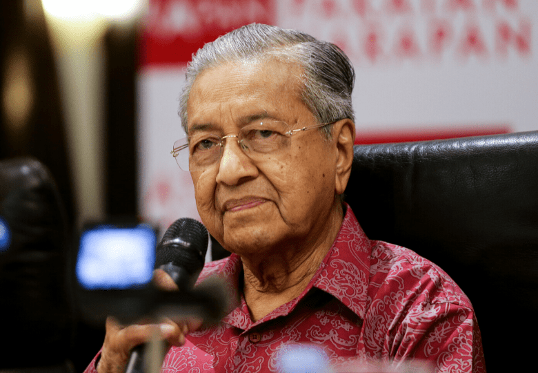 Dr Mahathir di Ibu Pejabat PKR untuk bertemu dengan Anwar, Pakatan