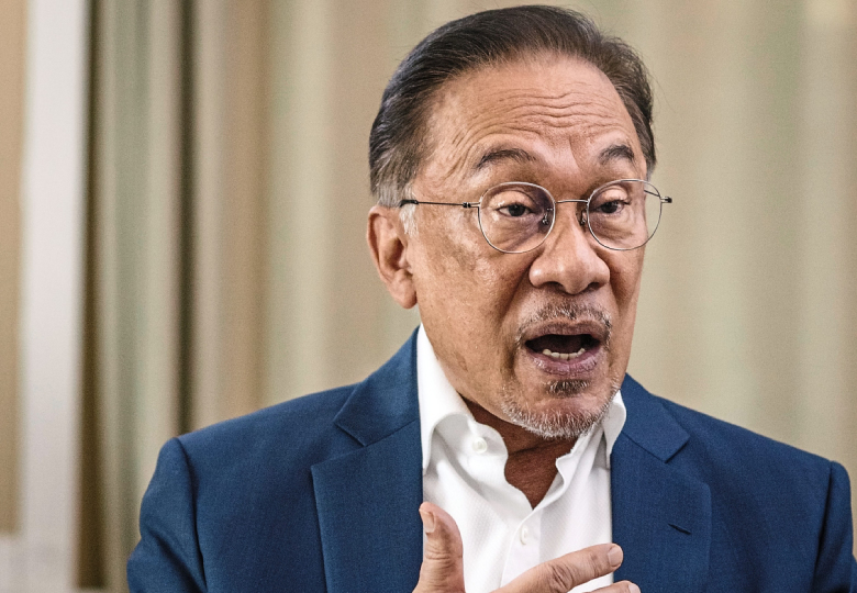 Berita Gempar : Anwar di bawah siasatan polis untuk enam kes