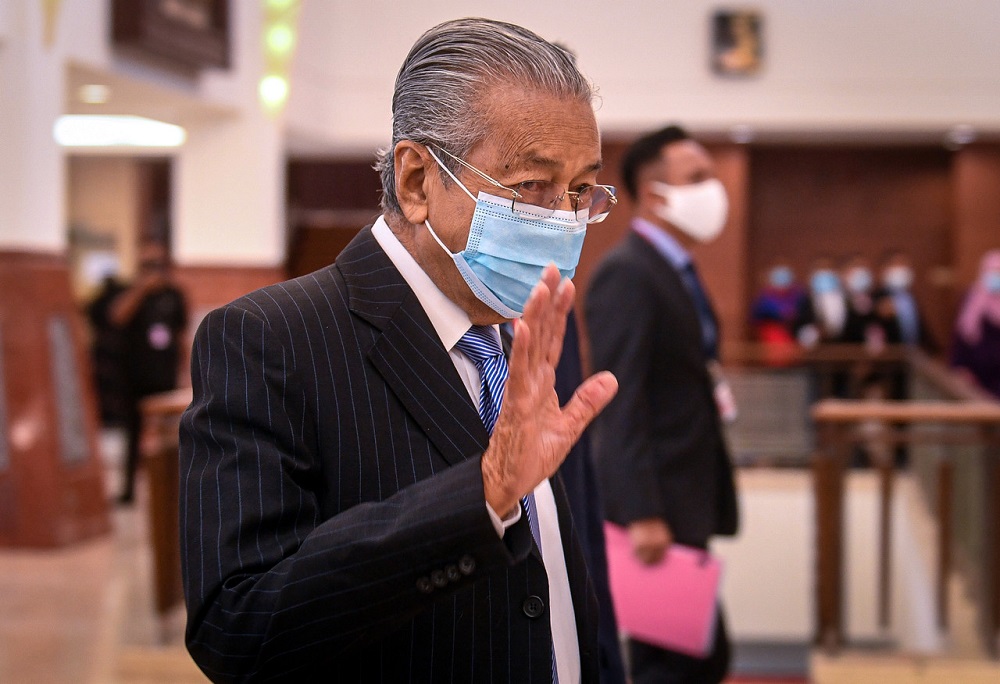 Dr Mahathir memberitahu perniagaan untuk memanfaatkan kos yang lebih rendah