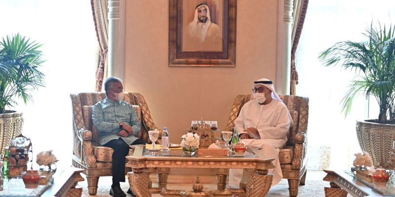 Agong memberikan khalayak kepada menteri kesihatan UAE semasa lawatan ke Abu Dhabi