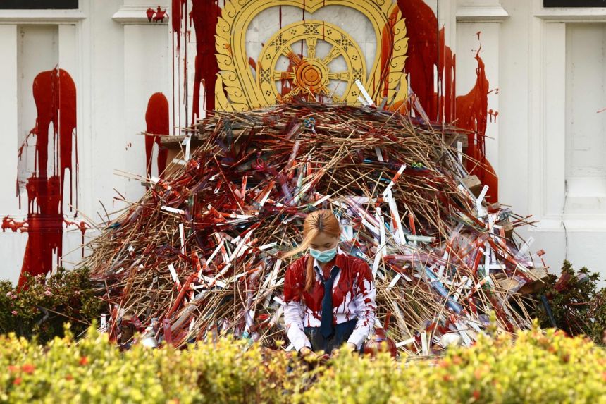 Pelajar Thailand menandakan Hari Guru dengan tunjuk perasaan