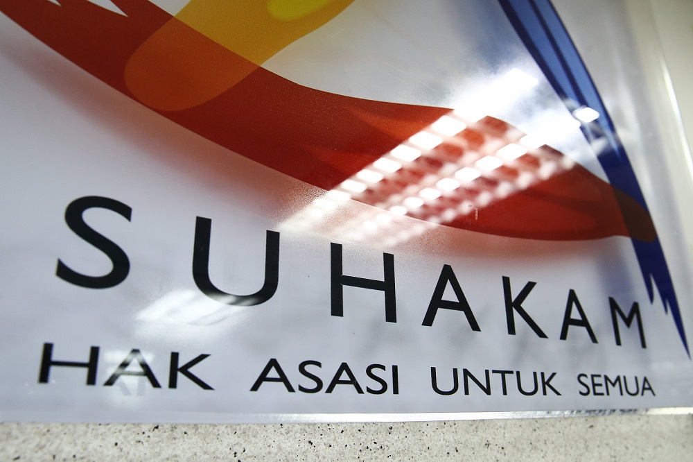 Suhakam menyuruh Putrajaya mengkaji semula Akta Pertubuhan