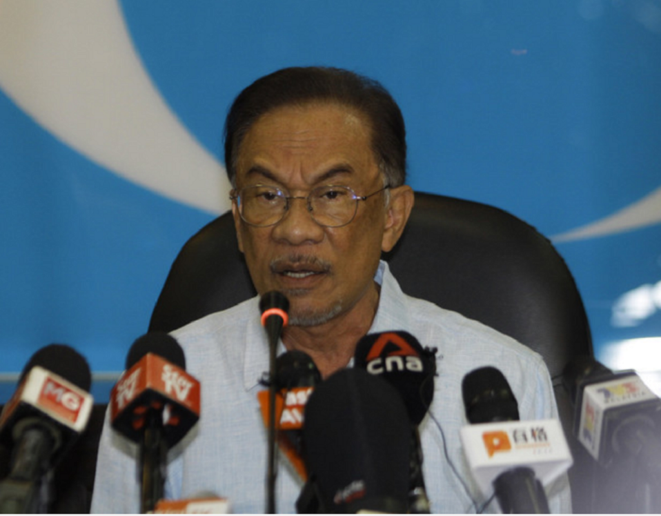 Anwar menggesa kerajaan untuk menjalankan kajian tempatan mengenai vaksin Covid-19