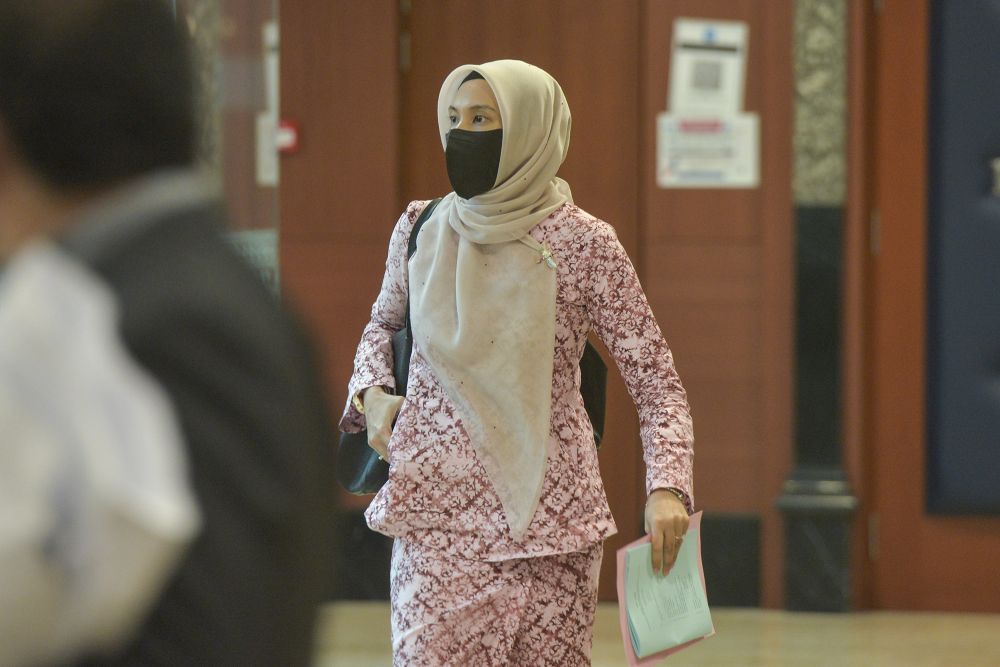 Bekas-AG mengatakan Nurul Izzah menyatakan ketidakpercayaan keluarga terhadap Dr Mahathir