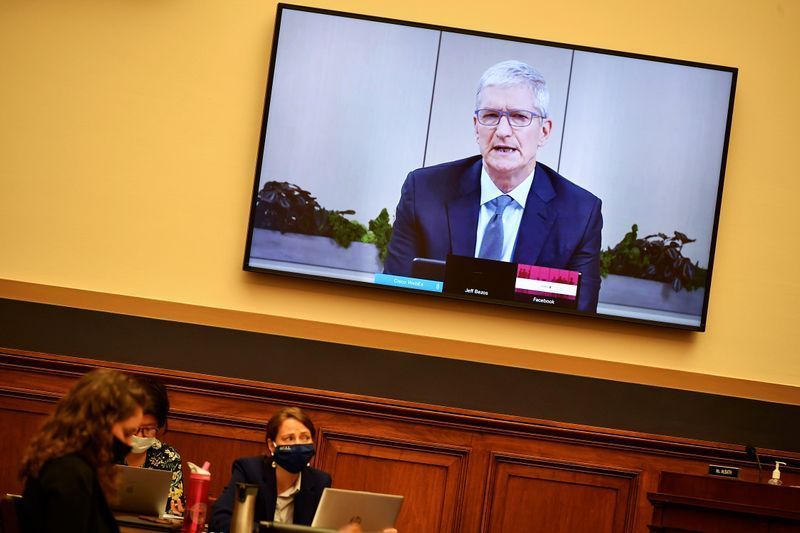 Tim Cook Apple mengkritik amalan media sosial, memperhebat konflik Facebook