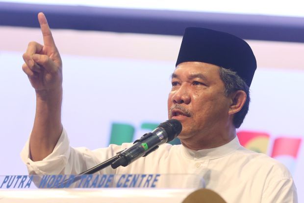 Banyak faedah untuk PAS berpegang teguh pada Umno, kata Tok Mat