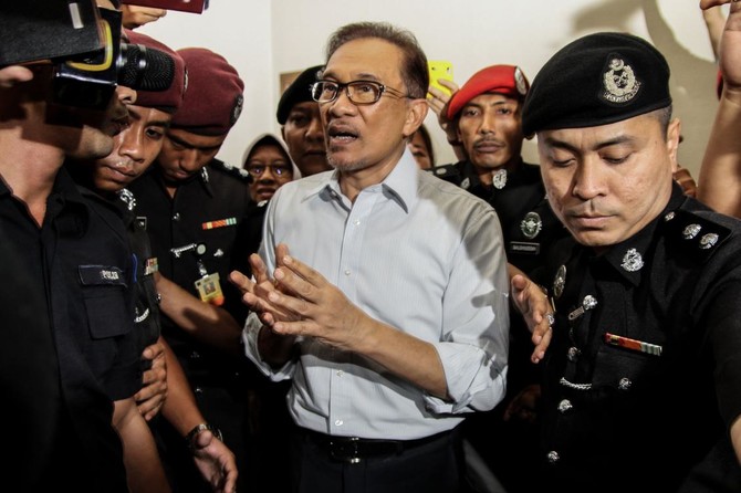 Anwar menegaskan Perikatan masih sebagai kerajaan minoriti