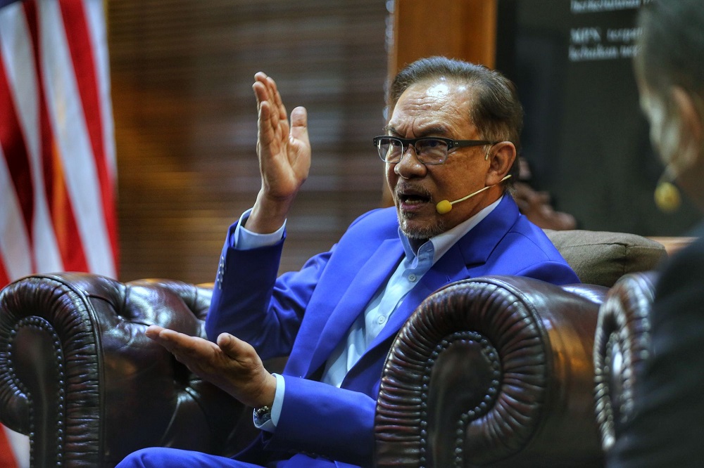 Jadi bagaimana jika perbualan yang bocor dengan Zahid itu benar, tanya Anwar