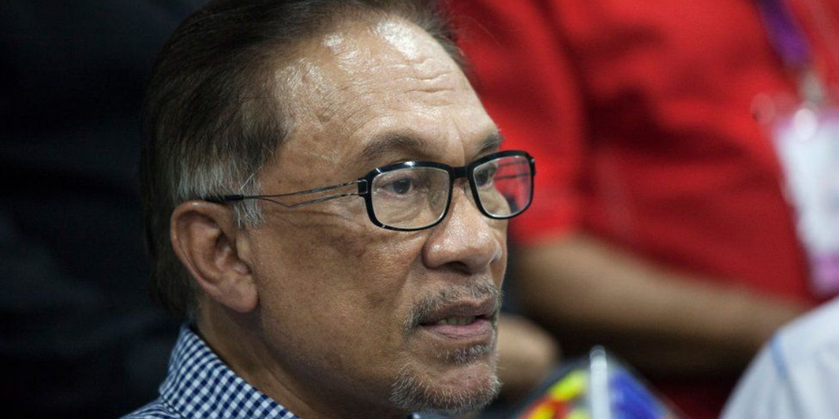 Anwar menggesa negara untuk bertenang semasa peralihan kuasa
