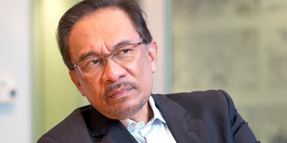 Anwar menyalahkan J-Kom kerana khabar angin mengenai khalayaknya dengan Agong