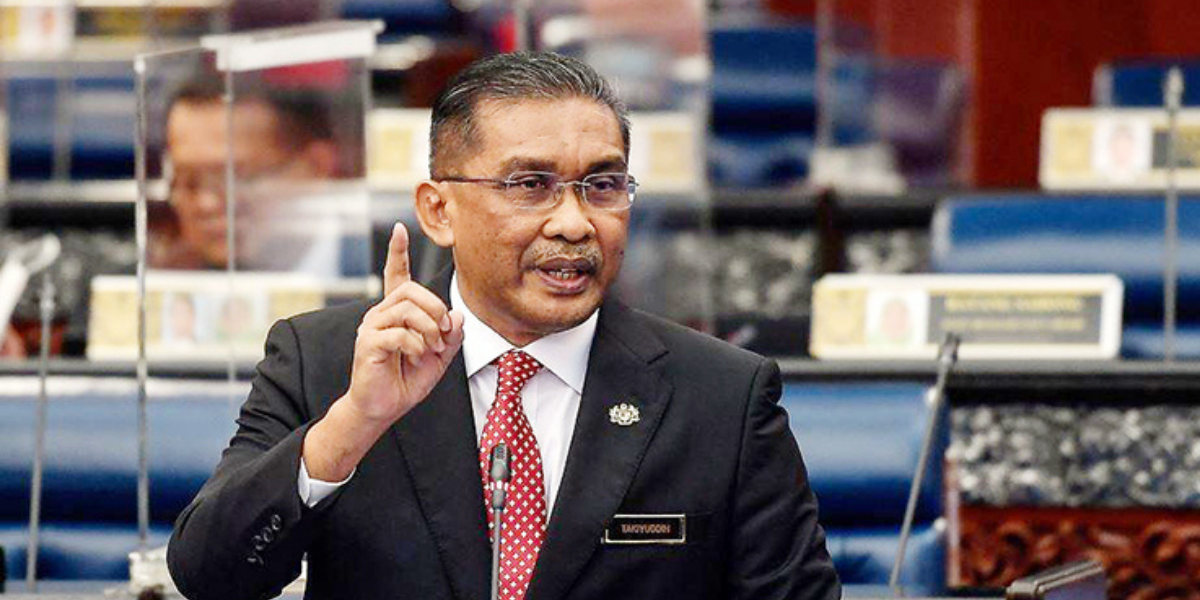 Menteri Undang-undang Takiyuddin mesti meminta maaf kepada Agong