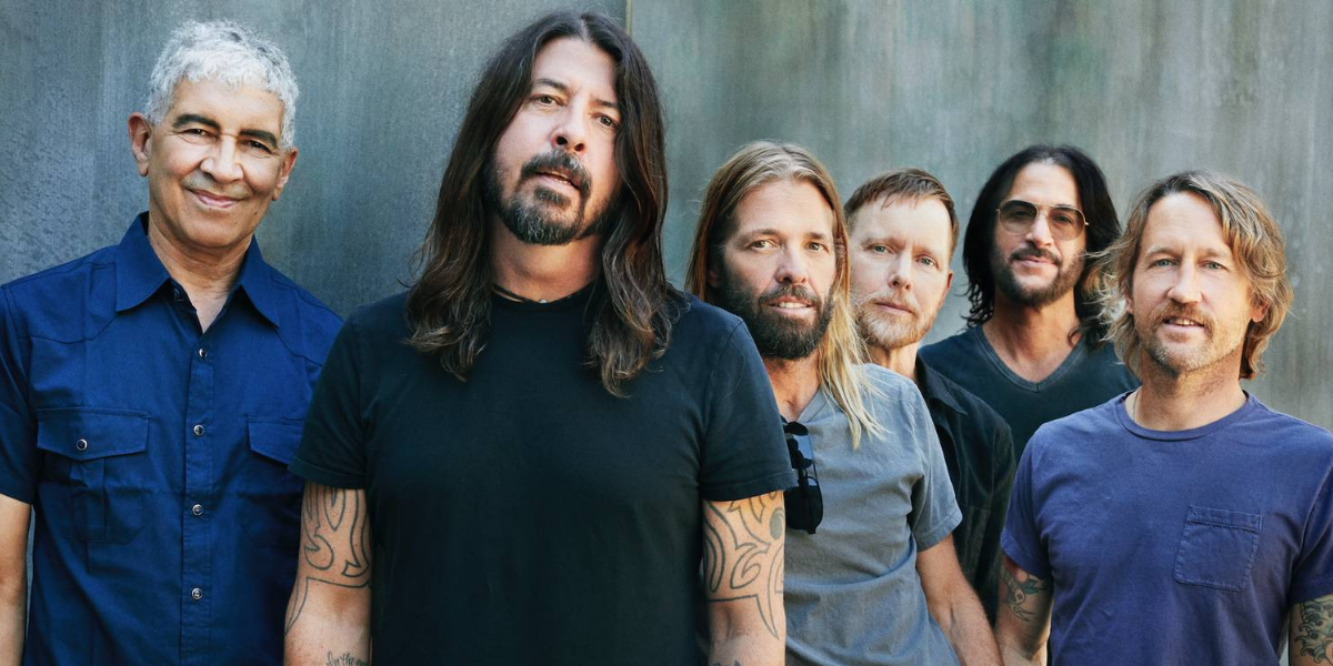 Foo Fighters membatalkan tur selepas kematian Taylor Hawkins