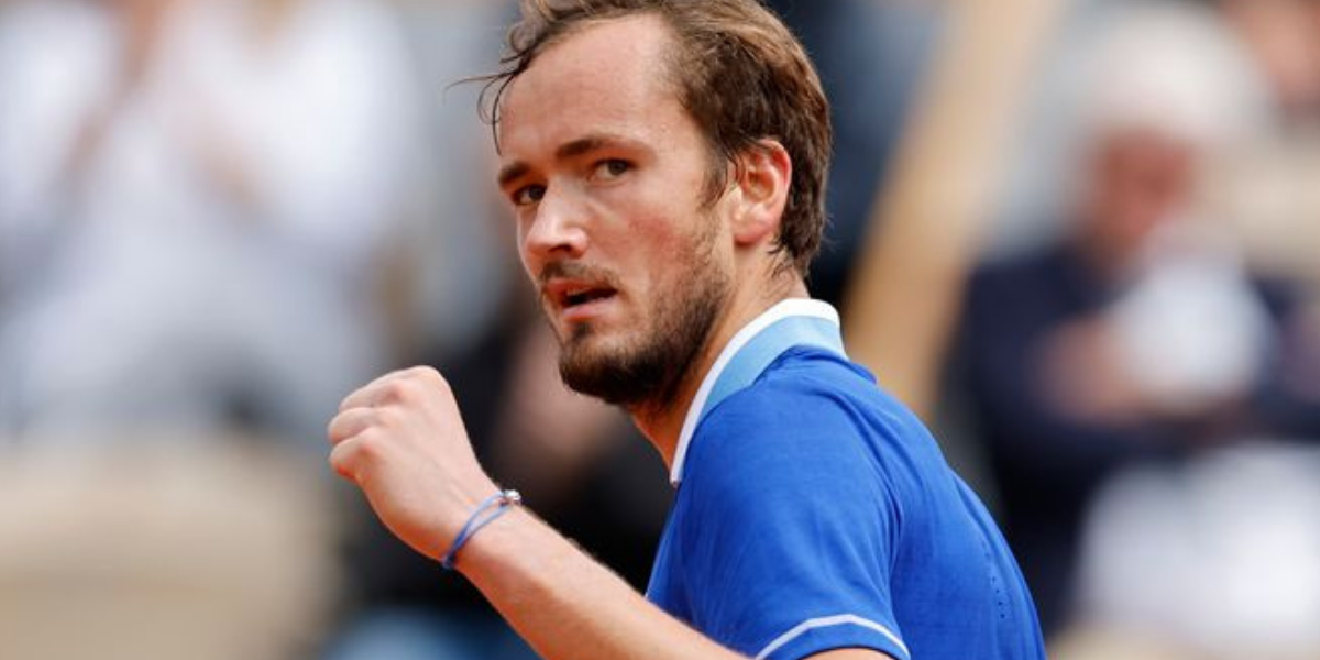 Medvedev, Tsitsipas mensasarkan 16 terakhir Terbuka Perancis