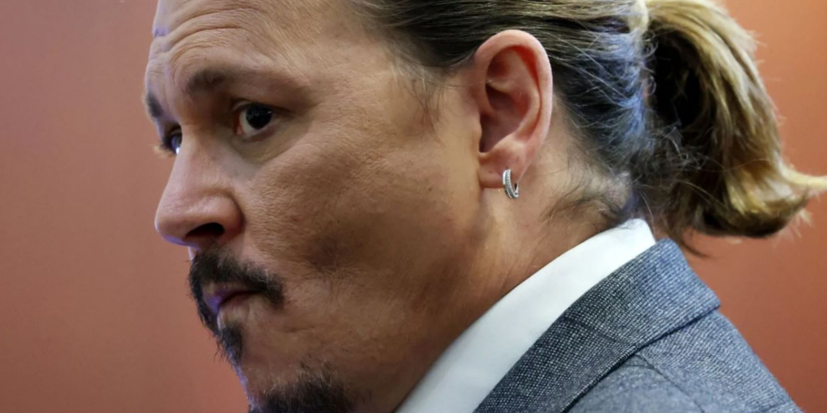 Johnny Depp cemburu, mengawal, pelakon Ellen Barkin memberi keterangan