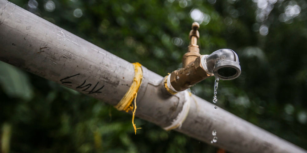 Lembaga Pengurusan Air Selangor mengarahkan kilang menghentikan pelepasan efluen selepas pencemaran dikesan di Sungai Langat