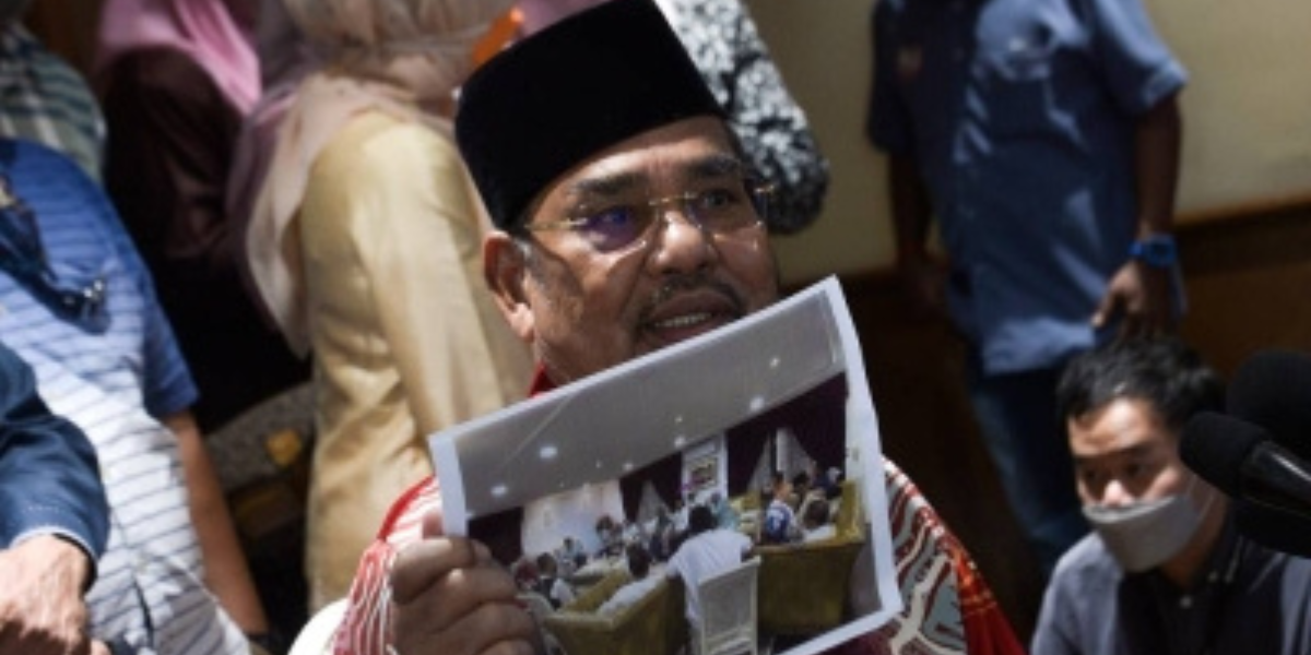 Bukan ‘khemah besar’ jika Anwar tiada dalam gambar, kata Khalid Samad