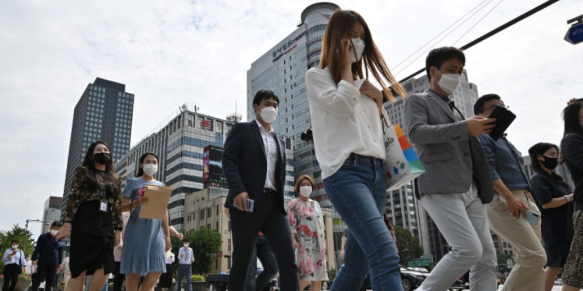 Korea Selatan menyampaikan kenaikan separuh mata bersejarah untuk menjinakkan inflasi