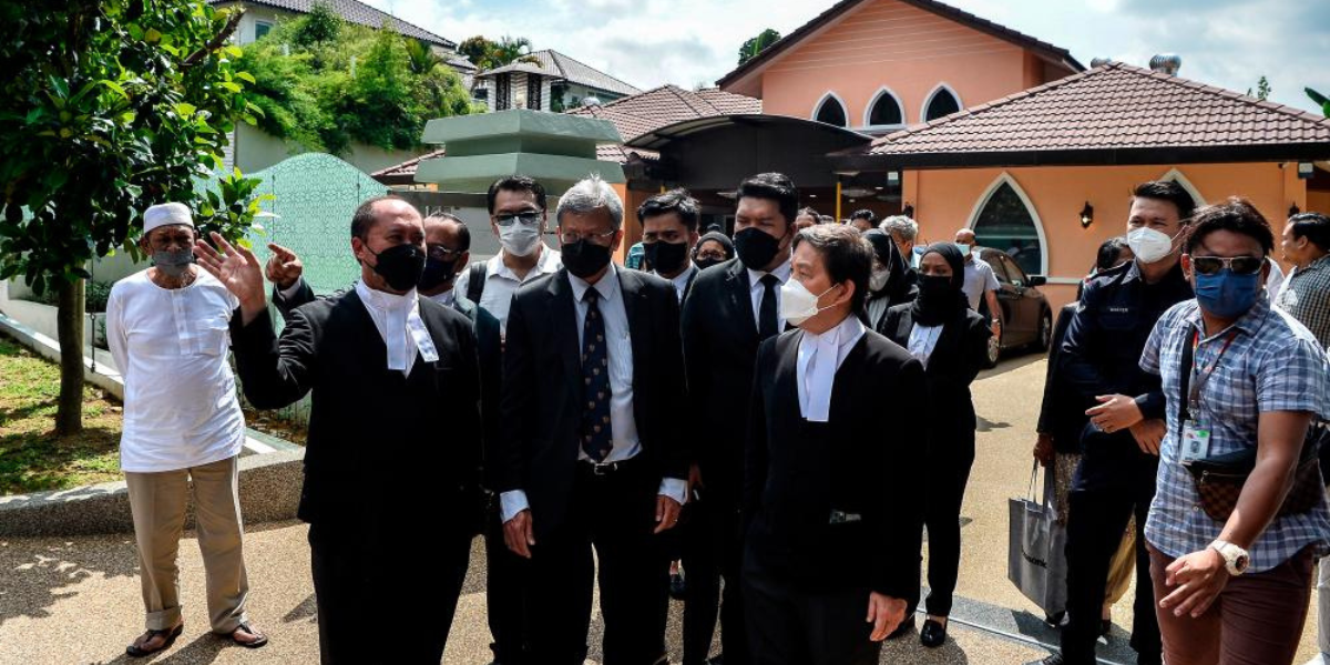 Perbicaraan Zahid: Hakim melawat dua rumah Country Heights yang dibeli menggunakan wang amal RM5.9 juta dan ditukar untuk pengajian Islam