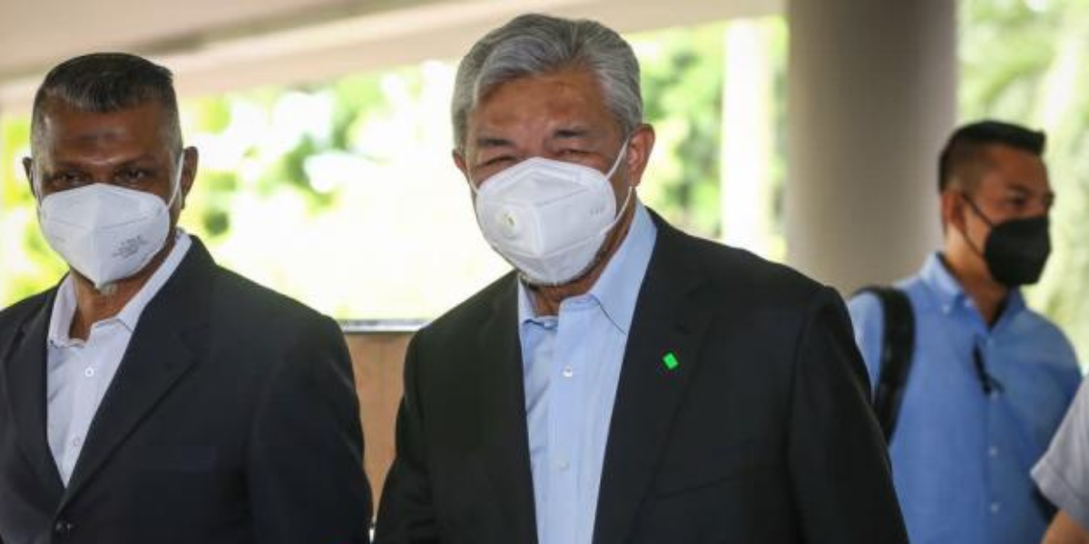 Pendakwaan menyerahkan kes pada perbicaraan rasuah sistem visa asing Zahid selepas memanggil 18 saksi