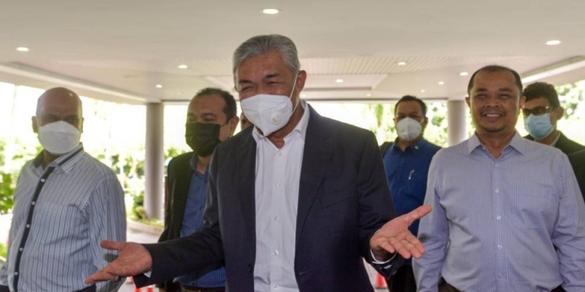 Penyiasat SPRM beritahu mahkamah Zahid dapat RM3 juta daripada UKSB untuk PRU14, SG$1 juta untuk ulang tahun Umno ke-71