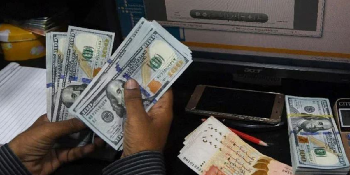 Ringgit dibuka lebih rendah berbanding dolar AS
