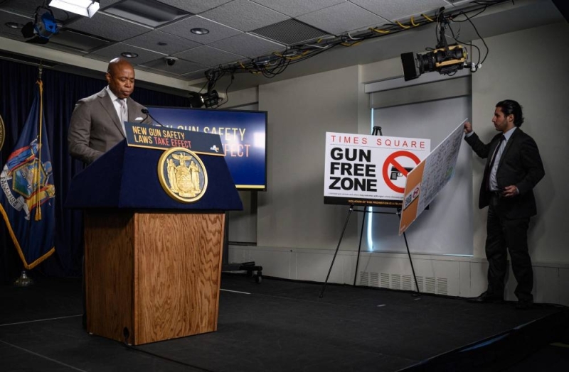 New York melarang membawa senjata api di Times Square