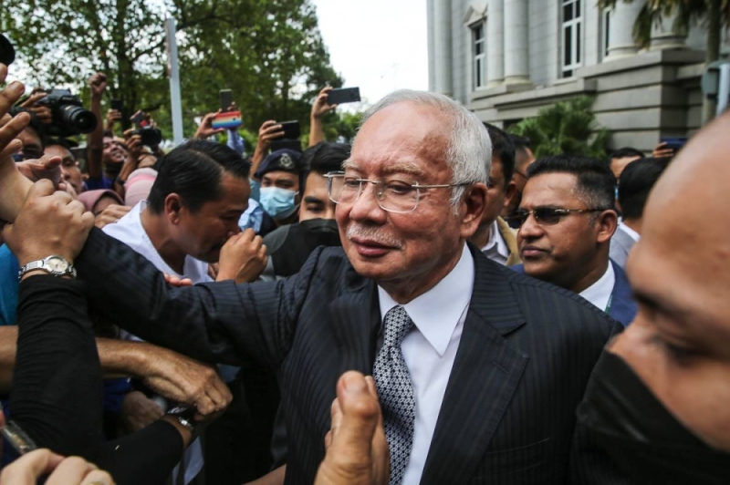 Laporan: Najib menggugurkan saman pendakwaan yang salah terhadap kerajaan, tetapi meneruskan terhadap Tommy Thomas