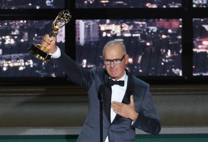 Michael Keaton memenangi anugerah Emmy untuk ‘Dopesick’ ketika Hollywood meraikan TV