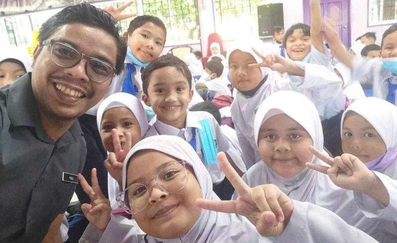 Siapakah Cikgu Fadli dan mengapakah beliau menghadapi kesan daripada Kementerian Pendidikan ?