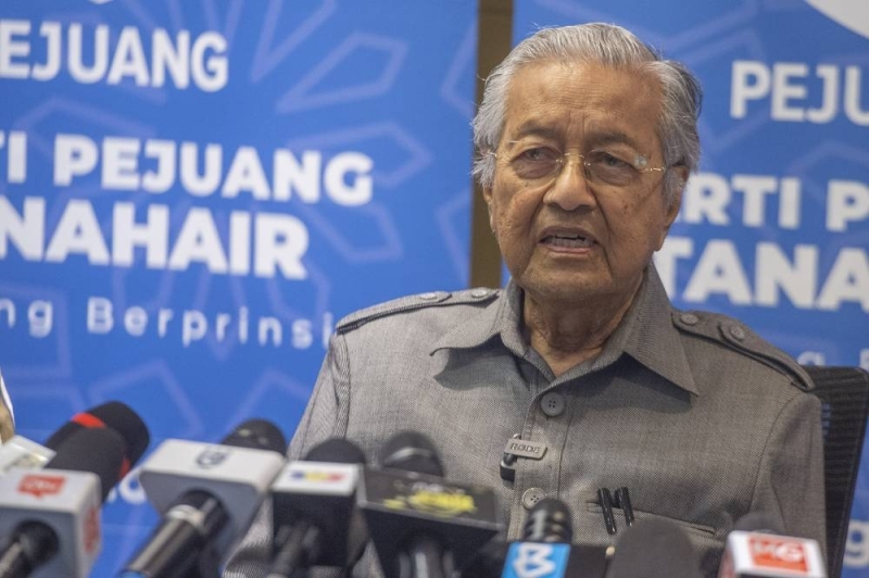 Dr Mahathir berkata sudah pun dalam perbincangan PRU15 dengan Perikatan, masih menunggu jawapan Pakatan