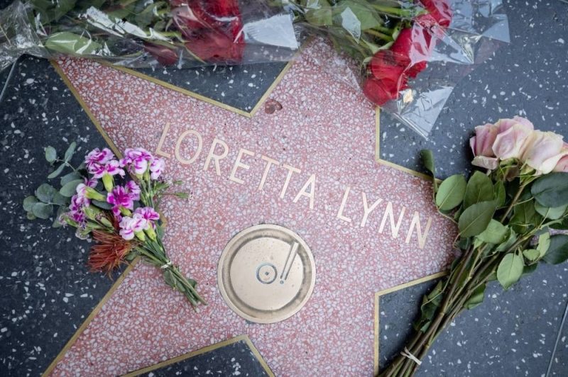 Dunia muzik bertindak balas terhadap kematian ikon Loretta Lynn