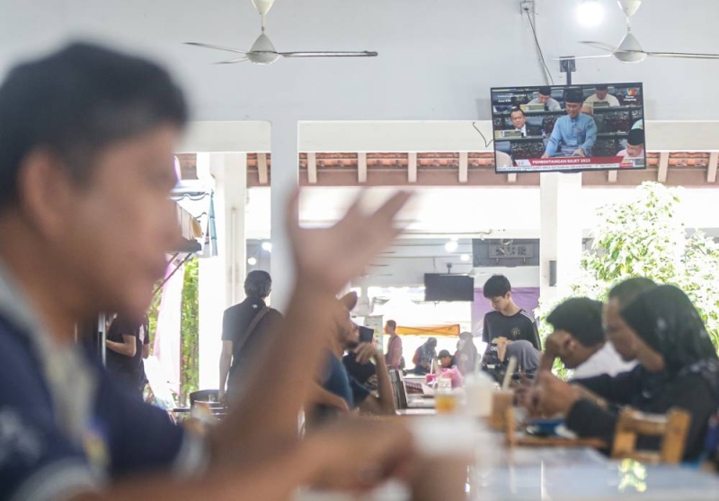 Ahli ekonomi, perniagaan memuji Belanjawan 2023 yang mengembang tetapi bimbang dengan kekurangan pendapatan baharu Putrajaya