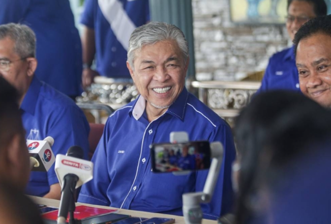 Dengan perlumbaan PRU15 semakin panas, Zahid berkata mengundi menentang BN menjejaskan masa depan Malaysia