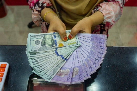 Ringgit Memanjangkan Keuntungan Berbanding Dolar AS pada Dagangan Awal