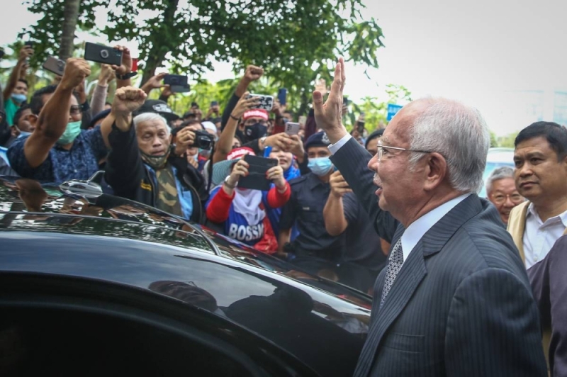 Penyokong Najib membuat laporan terhadap hakim yang mensabitkannya, mendakwa ‘menyelindungi’