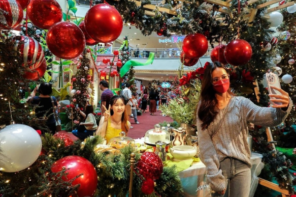 Pusat Beli-belah Merentasi Hiasan Krismas Lembah Klang