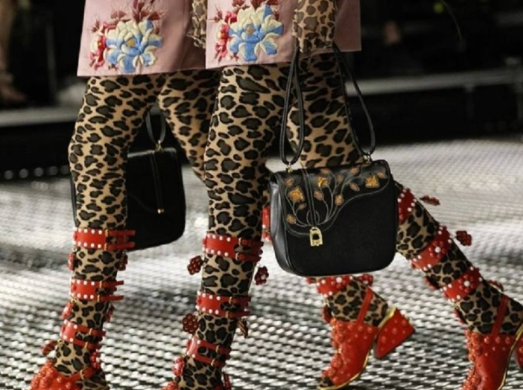 Legging semakin berani untuk Kemunculan Fesyen Terkini mereka