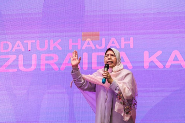 Zuraida Lebih Baik Mengambil Perjalanan Politik Melangkaui PBM, Kata Penganas