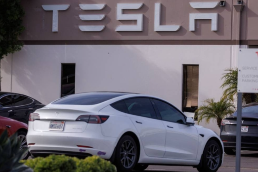 Tesla Menimbulkan Kepanasan kepada Saingan dengan Potongan Harga Global