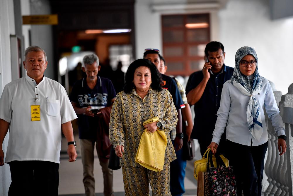 Rosmah Dibenar Mendapatkan Pasport Sementara untuk Melawat Anak di Singapura