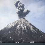 Gunung Berapi Anak Krakatau Meletus