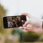 Kamera Selfie Terbaik untuk 2023: Abadikan Momen Sempurna dengan Mudah