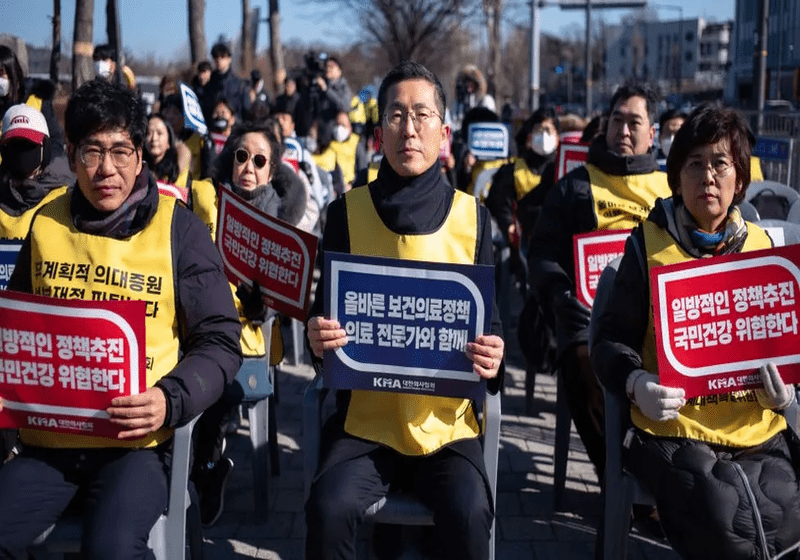 Doktor Pelatih Korea Selatan Ikrar Letak Jawatan Tanda Protes