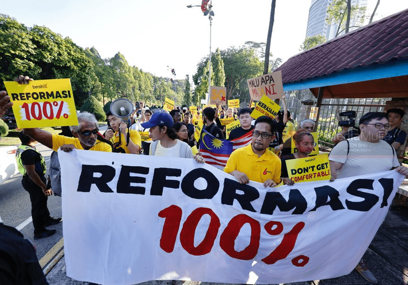 #Reformasi100Peratus: Peserta Berarak ke Parlimen Menuntut Reformasi Penuh