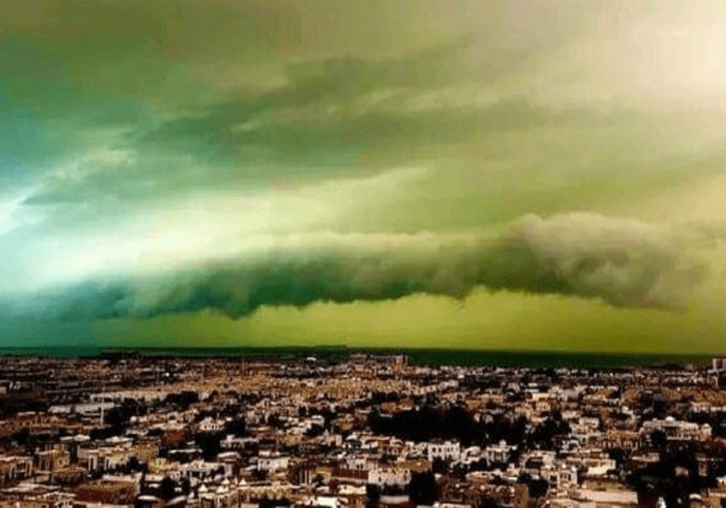 Langit Dubai Cetus Fenomena Aneh Apabila Berubah Menjadi Warna Hijau Selepas Banjir Besar