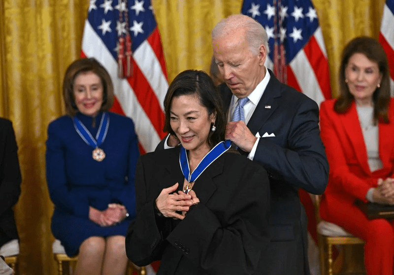 Joe Biden Puji Michelle Yeoh di Majlis Penyampaian Pingat Kebebasan Presiden AS