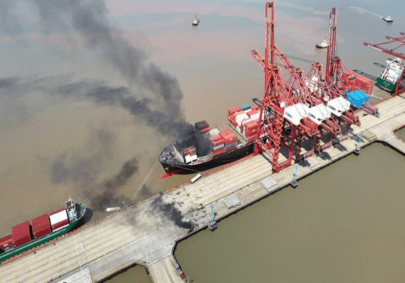 Kapal Kargo Musnah dalam Letupan Besar di Pelabuhan Ningbo-Zhoushan, China