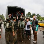 calon spm yang banjir tiba di pusat peperikasaan